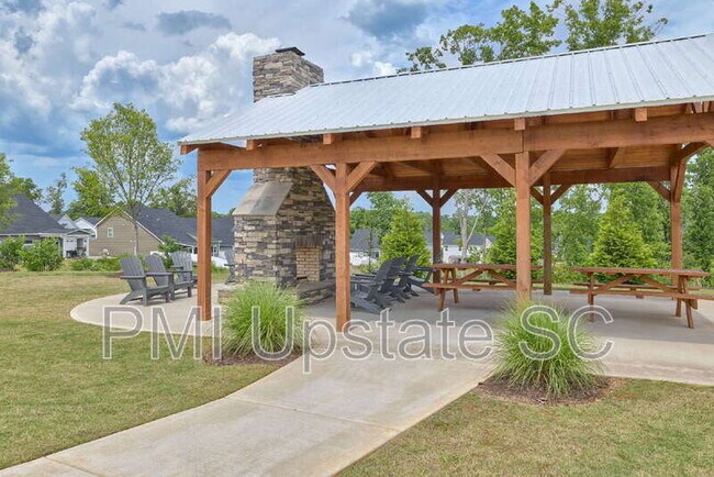 Building Photo - 997 Jade Wy