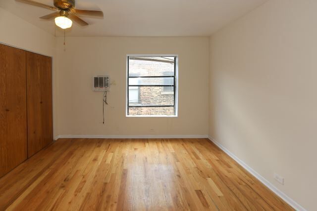 Building Photo - 814 W Cornelia Ave