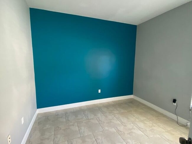 Building Photo - 4/3 Kissimmee Home with Guest-Suite