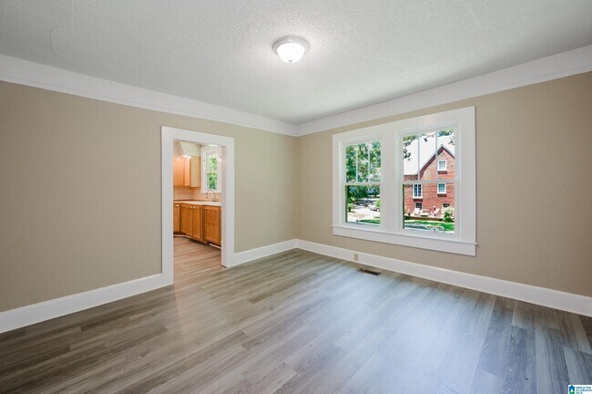 Building Photo - 703 11th Ave