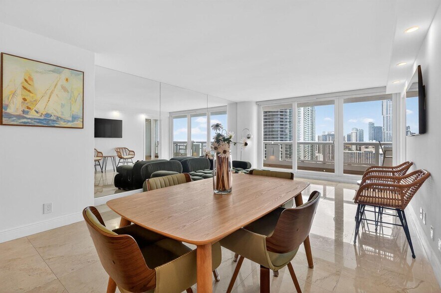 Building Photo - 1717 N Bayshore Dr