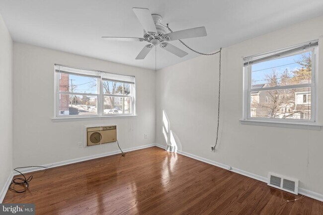 Building Photo - 5448 Hermit Terrace