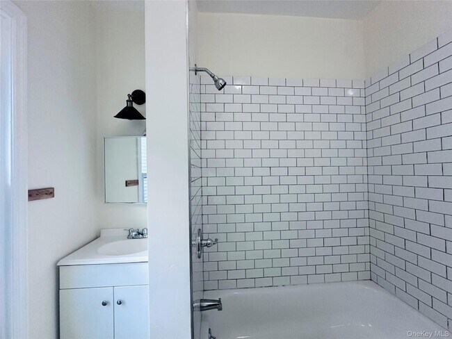 Building Photo - 80 N Hamilton St