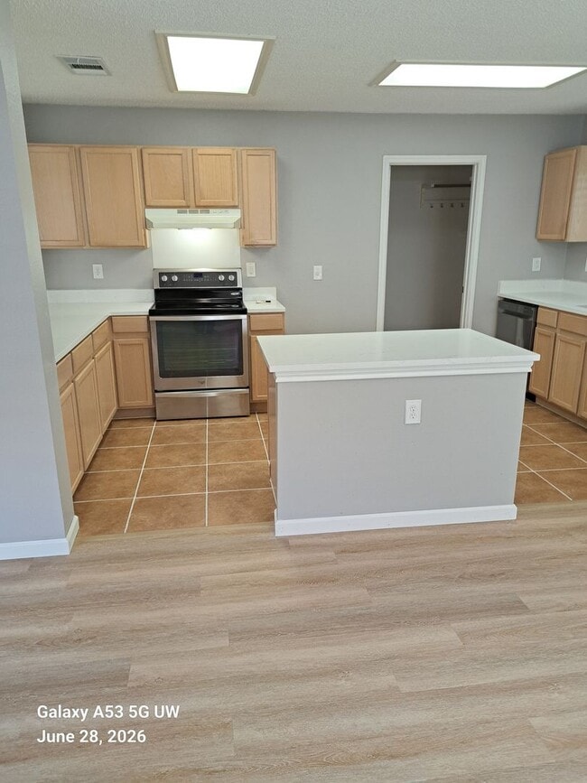 Building Photo - Lovely 3 BD | 2 BA | 2 CAR GARAGE Home Ready for Immediate Move in! Located off Prue Rd!
