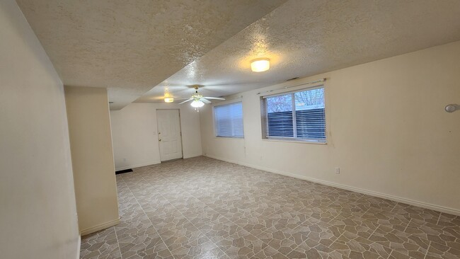 Building Photo - 9381 S 3110 W