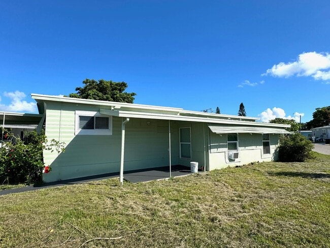Building Photo - 515 49th Ave Terrace W