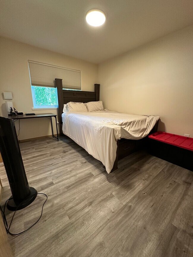 Building Photo - Large 3bd, 2.5 Bath Townhome for Rent in N...