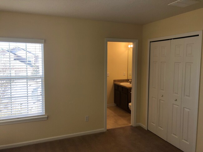 Building Photo - 3 BEDROOM 2.5 BATH TOWNHOME FOR RENT - wal...