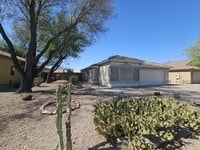 Building Photo - Charming 3-Bedroom Home for Rent in East M...