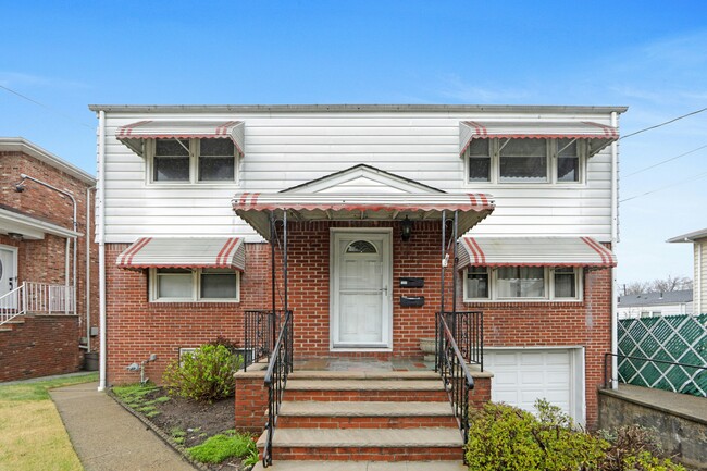 Building Photo - 271 7th St