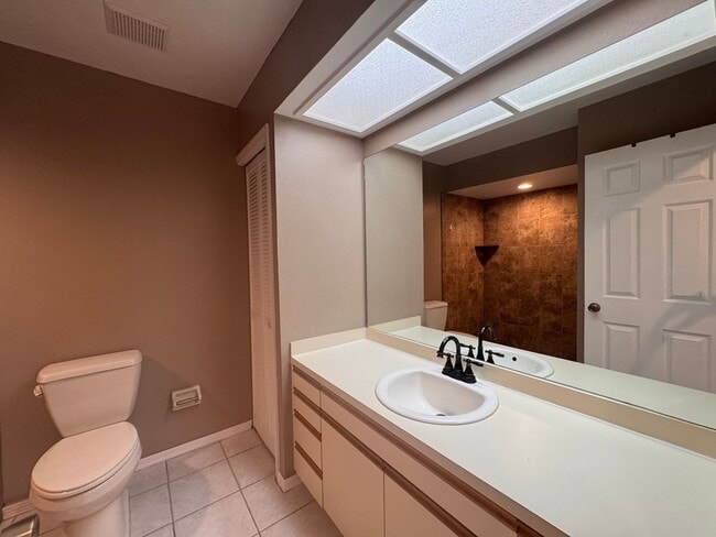 Building Photo - 3BR 3BA Townhome w/ Beach View +  Pool + Updated Kitchen + Balcony/Patio in Hidden Harbour