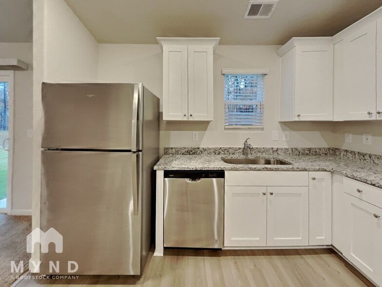 Building Photo - 283 New Villas St