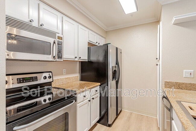 Building Photo - 41 Grandview St