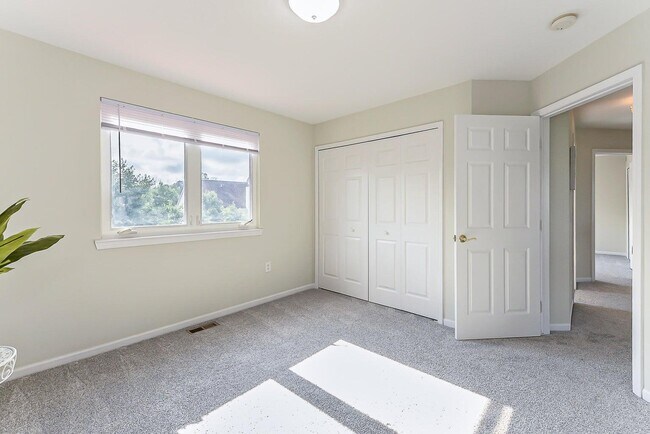 Building Photo - 2400 Rockport Ct