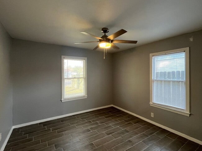 Building Photo - Four Bedroom Two Bath in Calallen School District!!