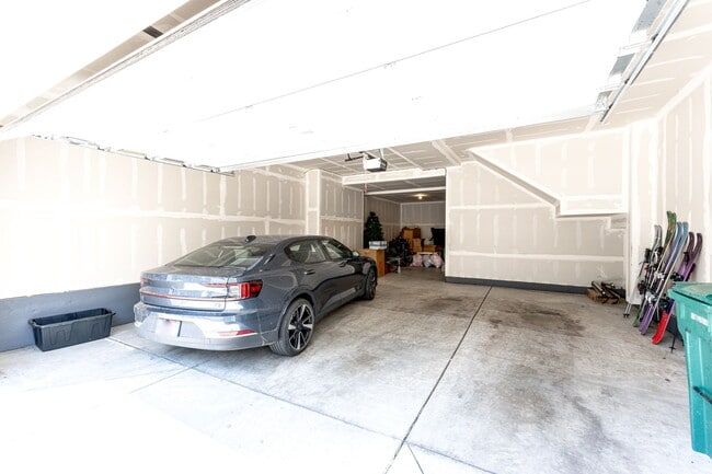 Building Photo - 8881 Southurst St