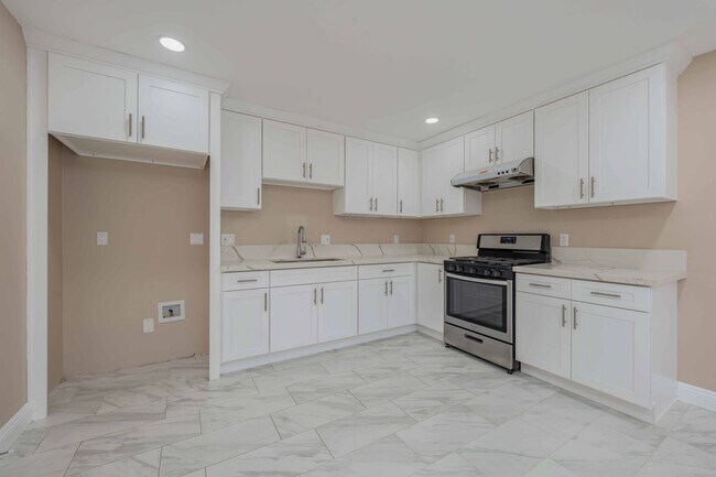 Building Photo - 12541 Fletcher Dr