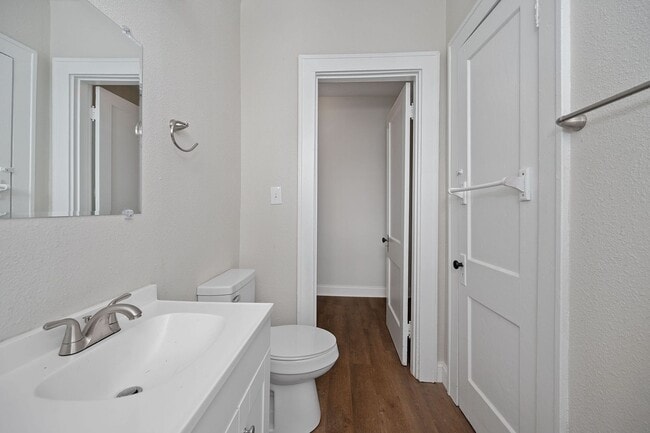 Building Photo - PRICE HILL - Stunning 4 bed 2 bath on quiet cul de sac street