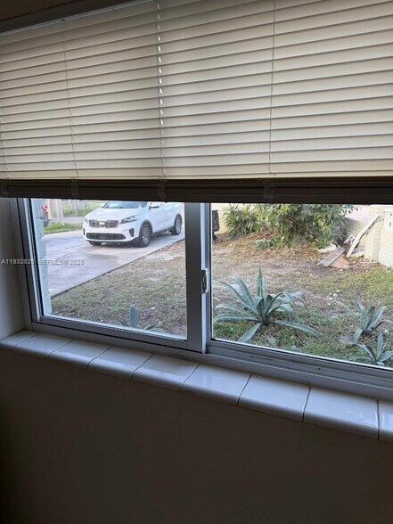 Living room - 1021 NW 25th Way