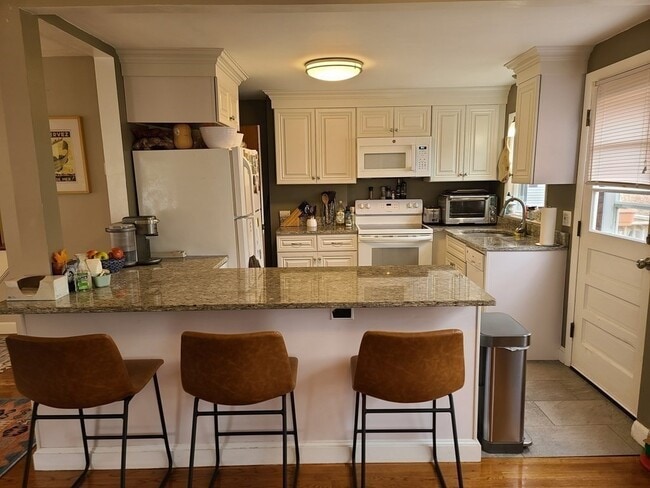 Building Photo - 66-68 Summit St