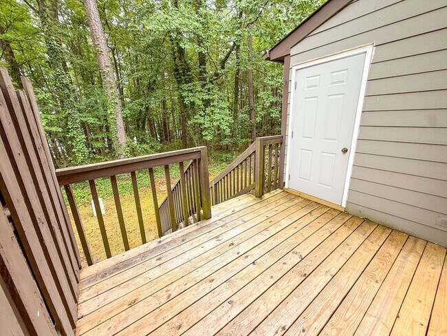 Building Photo - Welcome to this beautifully updated 2-bedroom, 2.5-bath lakeside condo in the highly sought-after...