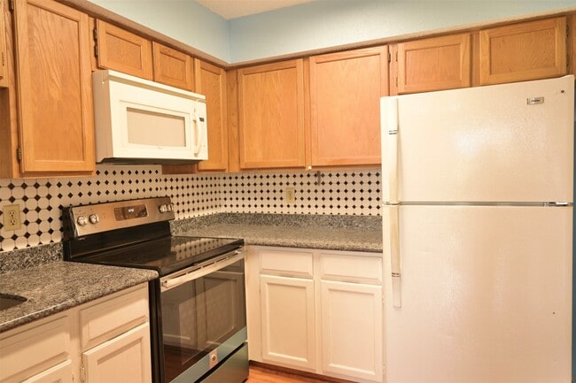 Building Photo - 10555 Turtlewood Ct