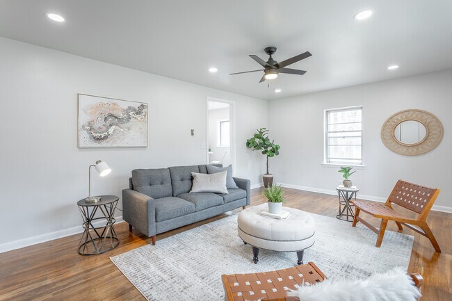 Building Photo - 311 Oakmont Ln