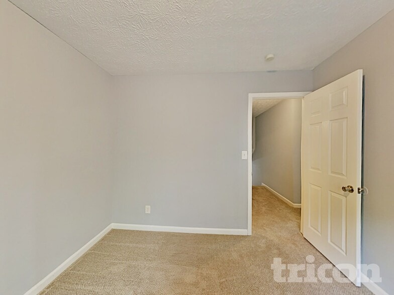 Building Photo - 718 Post Rd Ln