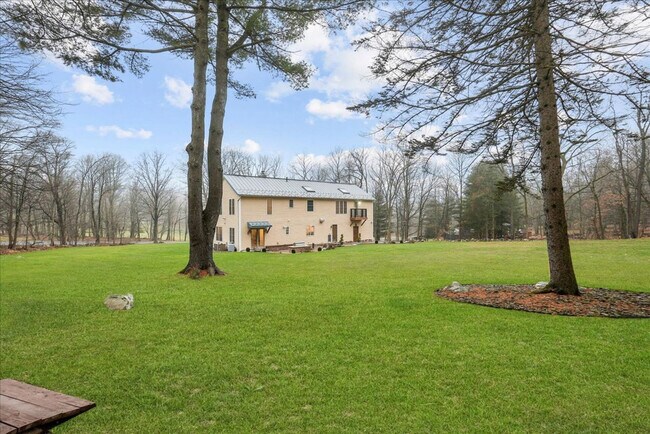 Building Photo - 338 Clove Rd