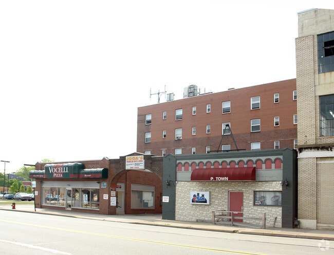 Building Photo - Baum Boulevard Apts.