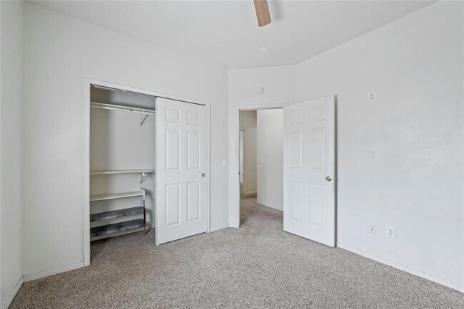 Building Photo - 2919 Blue Dawn Dr