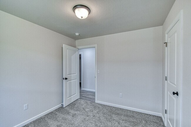 Building Photo - 928 Varenna Ct