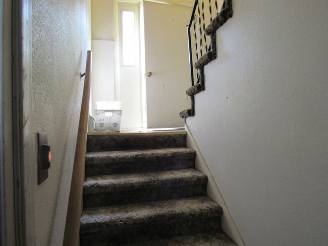 Building Photo - Affordable 2 Bedroom Apartment