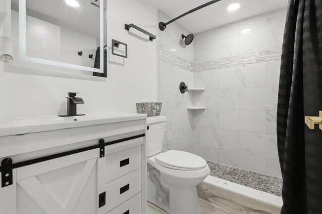 Building Photo - 545 Trace Cir