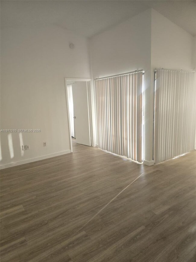 Building Photo - 1400 Jefferson Dr