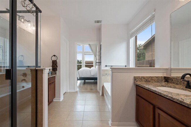 Building Photo - 245 Peggy Dr