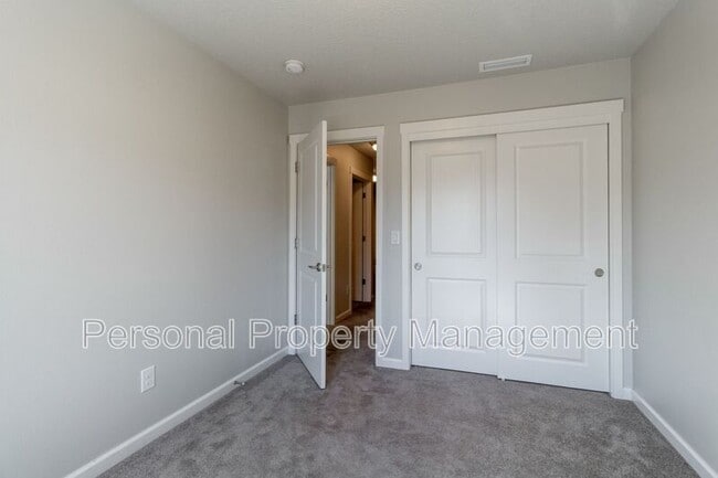 Building Photo - 5705 NE 59th Way