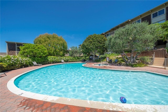 Building Photo - 6542 Ocean Crest Dr