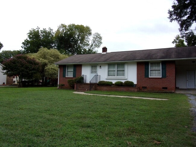 Building Photo - Brick Ranch Home on Large Lot