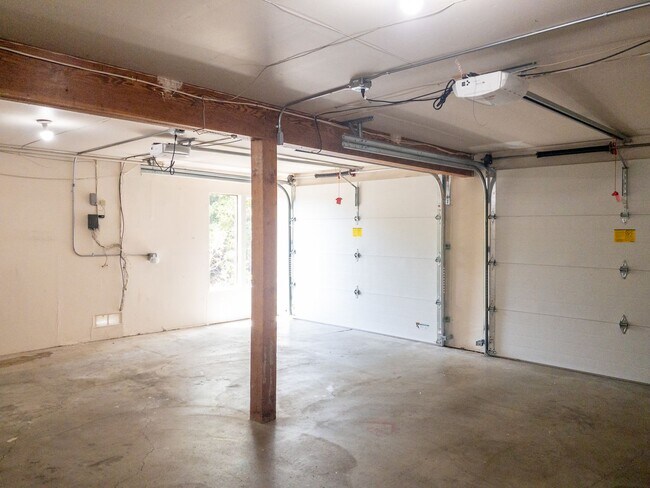Building Photo - 27 Meadow Hill Dr