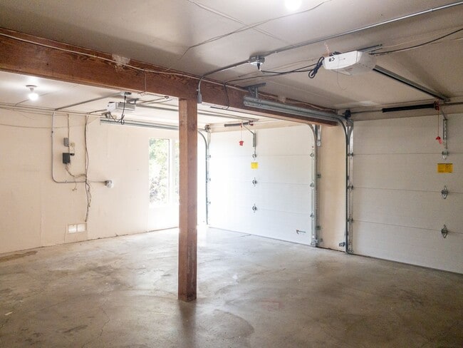 Building Photo - 4BR/2.5BA 3,274sqft! STUNNING GG VIEWS!!! Yard! Spa! 4 Car Parking! Pet! PROGRESSIVE