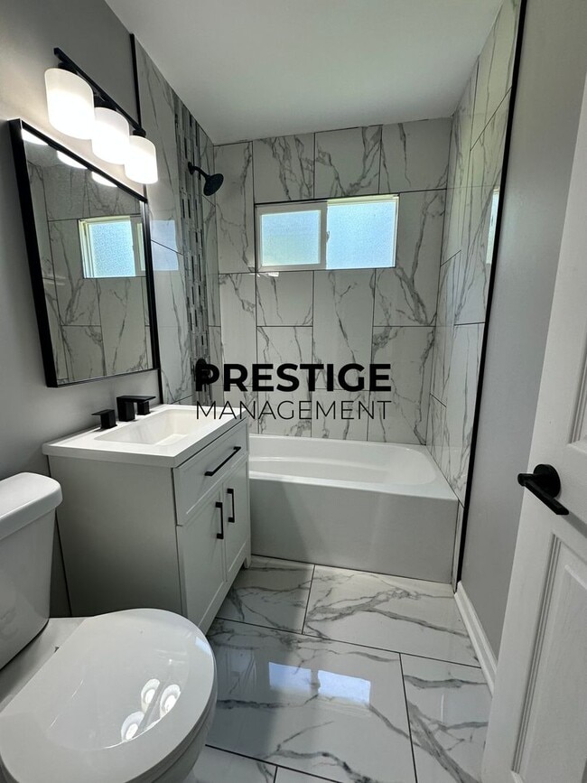 Building Photo - Updated 3 Bedroom Home in Gary