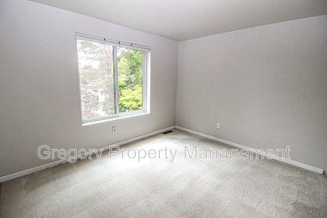Building Photo - 9828 NE 137th St