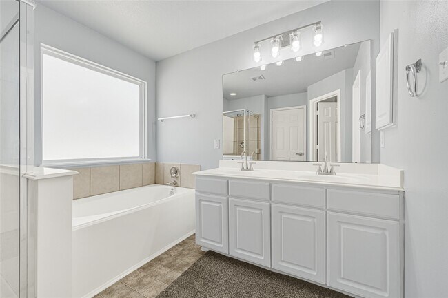 Building Photo - 1827 Macondray Dr