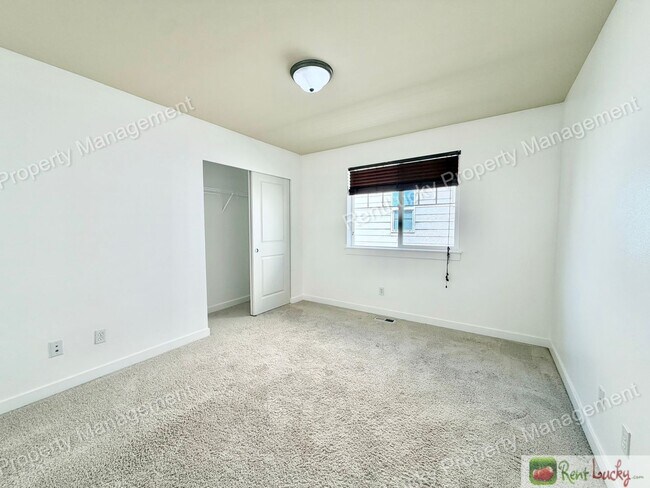 Building Photo - 16432 42nd Dr SE