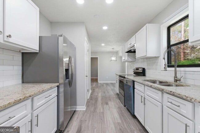 Building Photo - 4380 Cary Dr SW