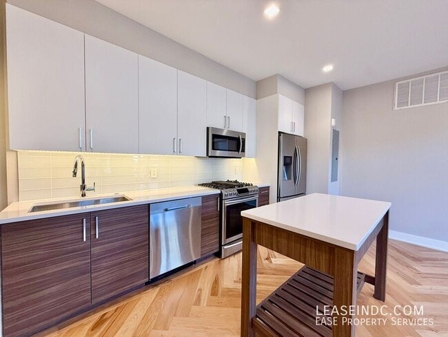 Building Photo - 1345 K St SE