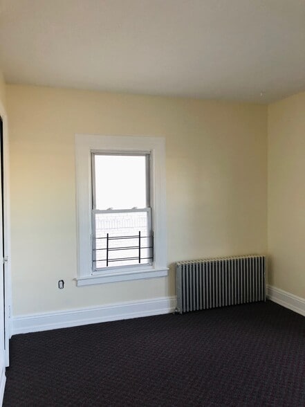 Building Photo - 9524 Van Wyck Expy