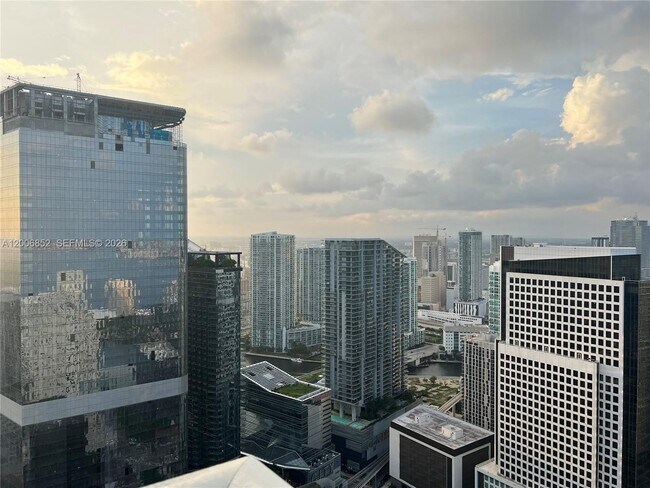Building Photo - 950 Brickell Bay Dr