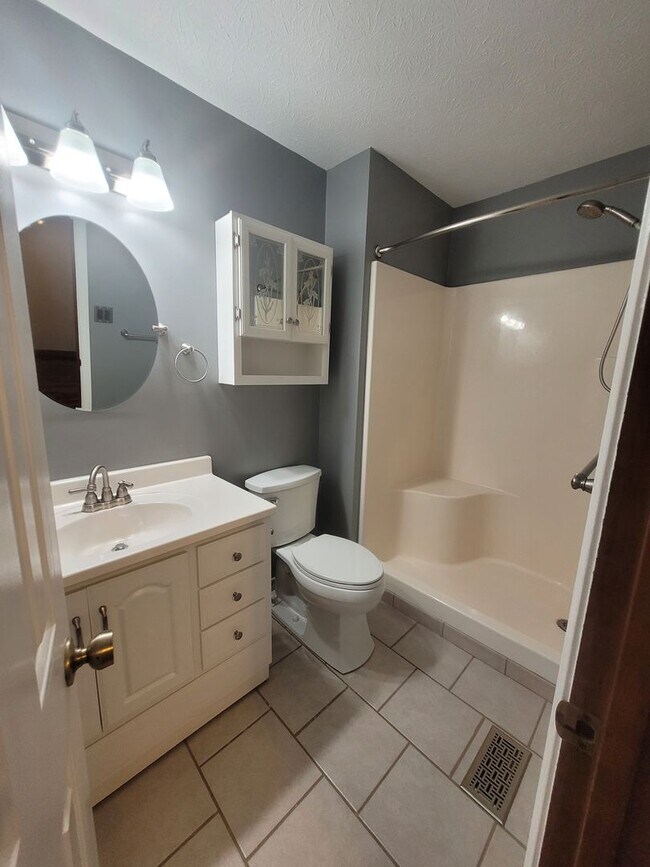 Building Photo - 244 Vicky Ct